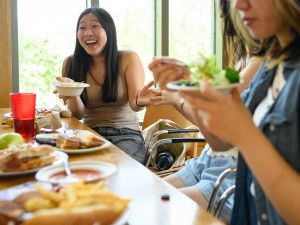 Students eating and laughing in Thomas Hall